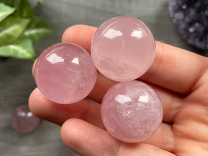 Rose Quartz Mini Sphere / Marble 