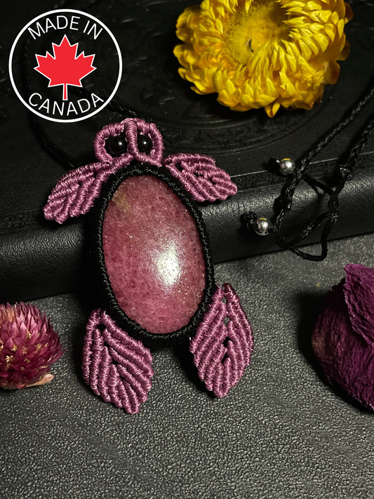 Rhodonite Sea Turtle Macramé Necklace (Twisted Nightshade Jewellery) Strawberry Quartz Pink Macramé Necklace (Twisted Nightshade Jewellery) - The Wandering Fox Emporium, Your Crystal Store