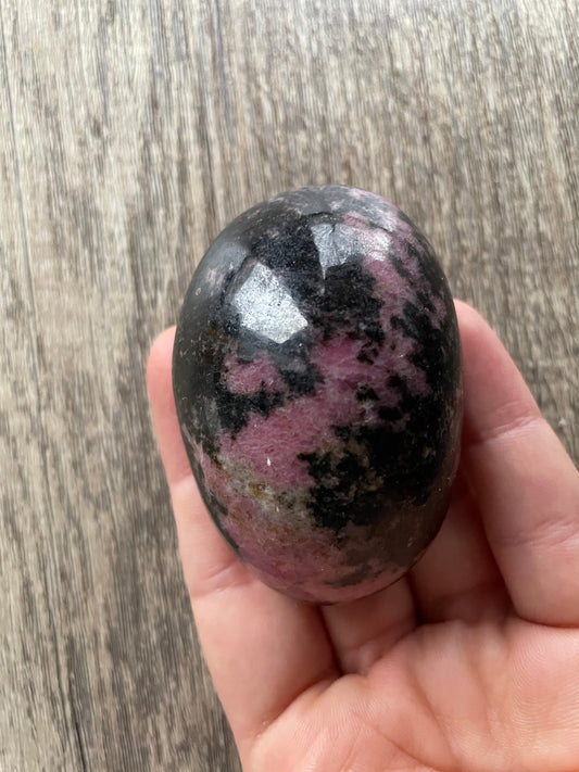 Rhodonite Palm Stone top