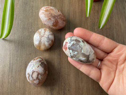 Small Flower Agate Palm Stone