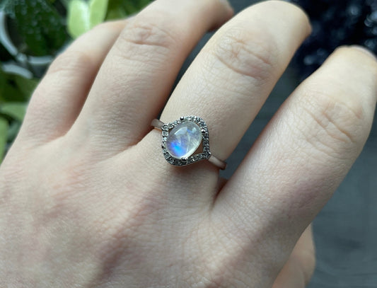 Pictured is a white moonstone gemstone set in an S925 sterling silver ring. White Moonstone S925 Sterling Silver Ring (I) - The Wandering Fox Emporium, Your Crystal Store