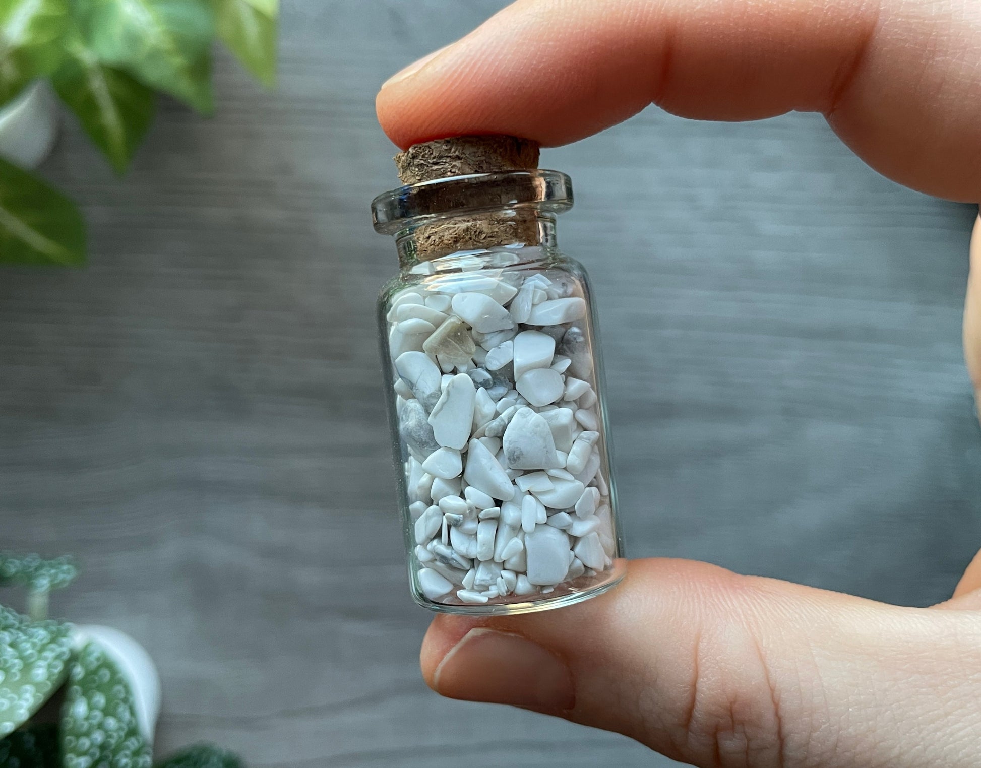 Howlite Crystal Chips Vial